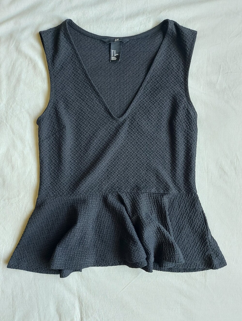 H&M Black Textured V-Neck Peplum Tank